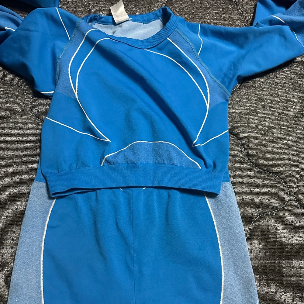 Two piece set - Picture 3 of 3